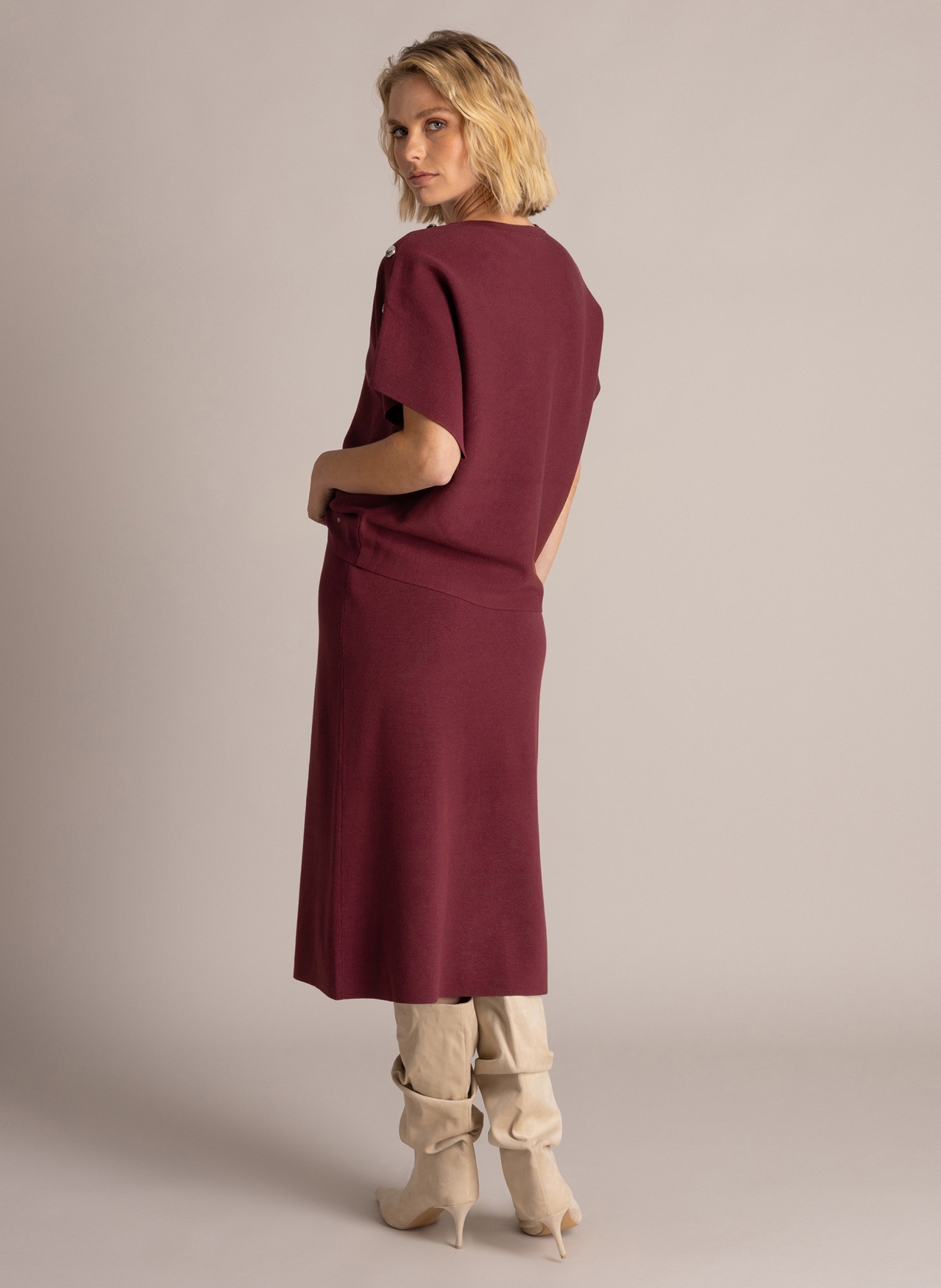 Yest Salma Wine Red